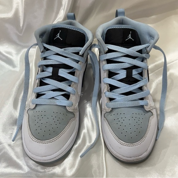 Nike Air Jordan Retro 1 MID SE Sneakers UNC Ice Blue Size 3Y Streetwear Sporty - Picture 5 of 15